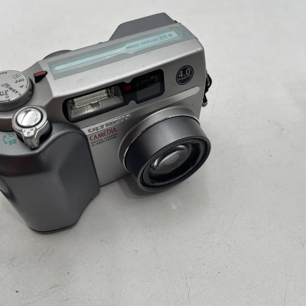 Olympus Camedia C-4000 Zoom 4MP Digital Camera 3X Zoom+Battery+Strap+Case-TESTED